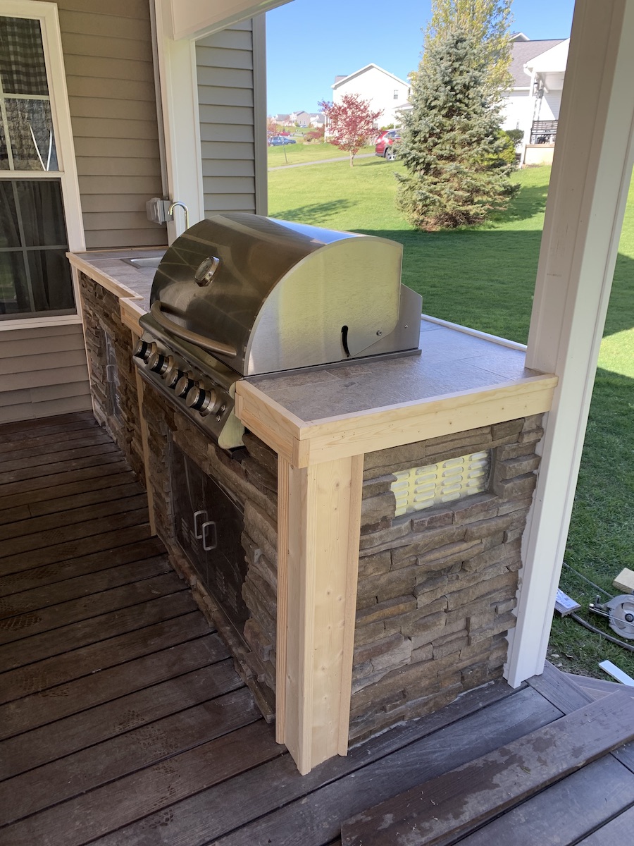 Outside Kitchen built by hardscape contractors of RPM Outside Living